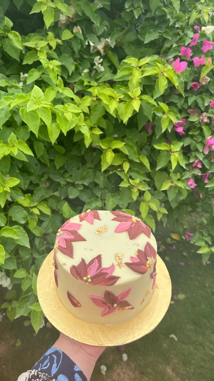 Poinsettia Gold Cake